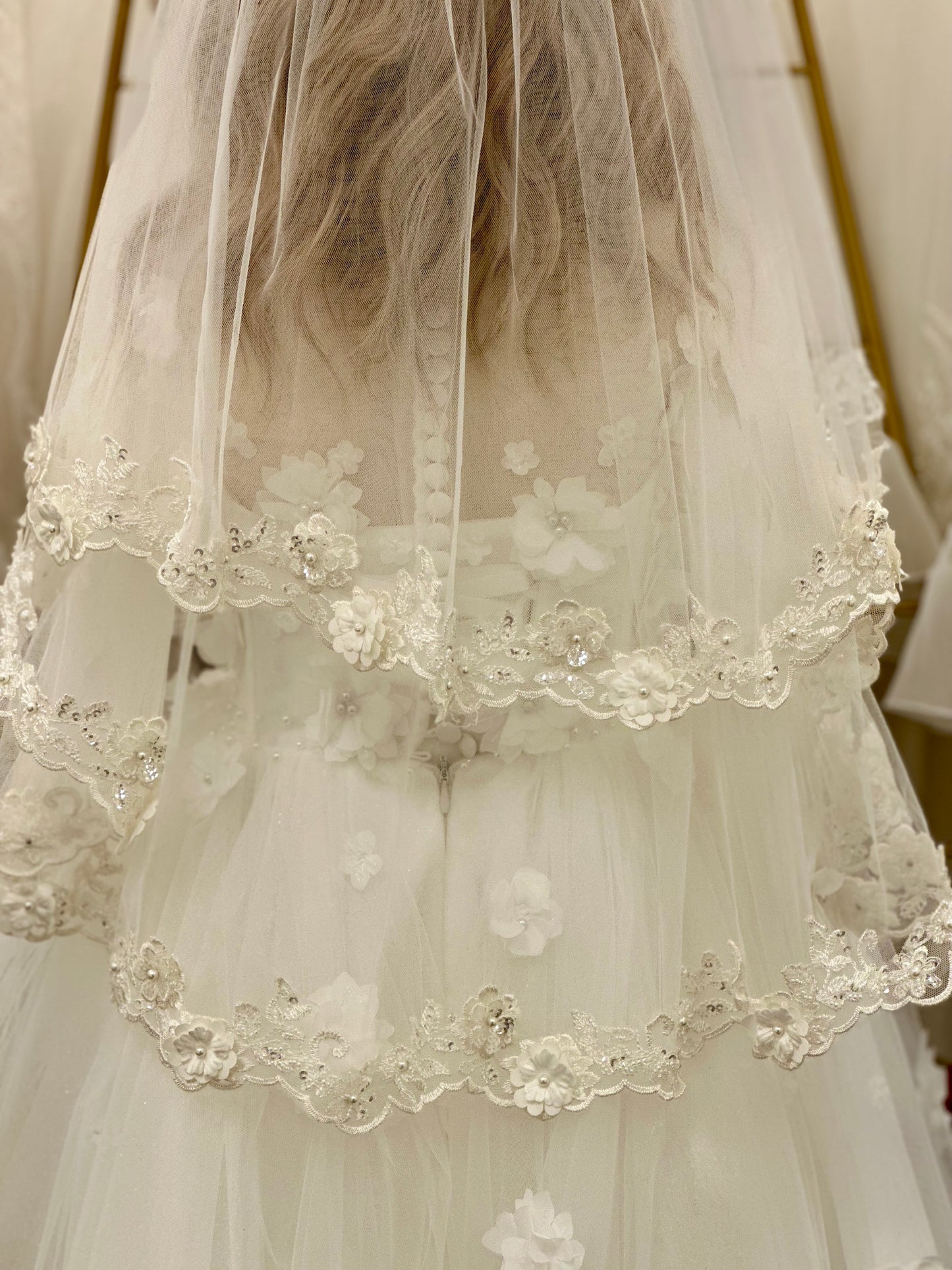 27" Veil with 3D Floral Trim