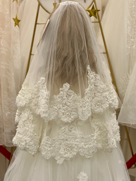 28" Veil with Floral Lace Trim