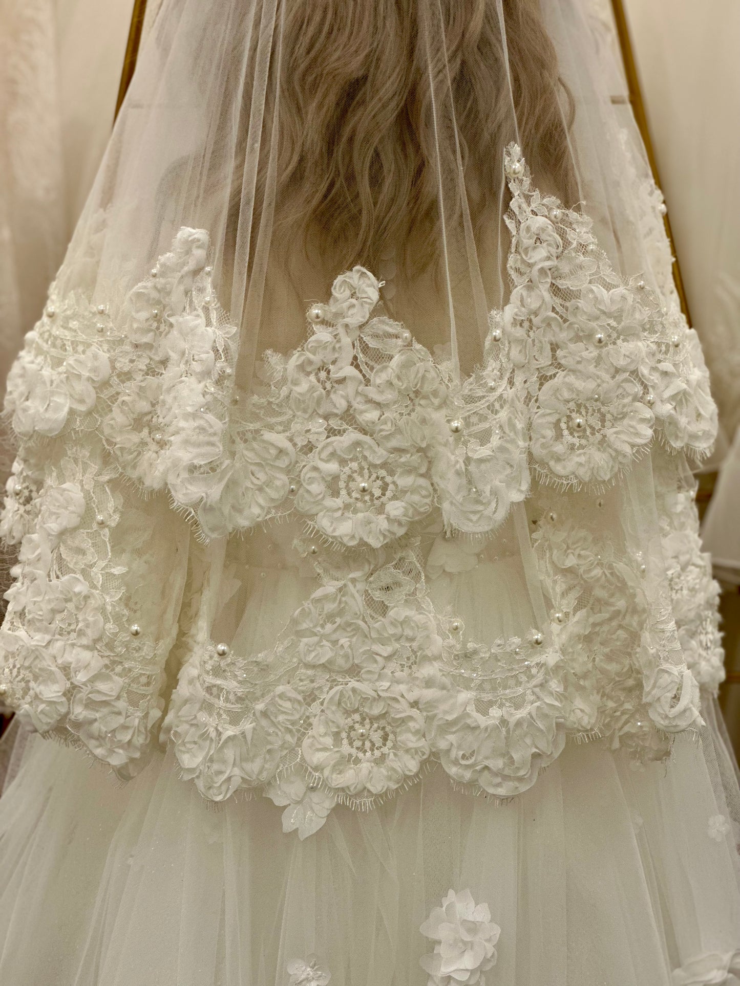 28" Veil with Floral Lace Trim