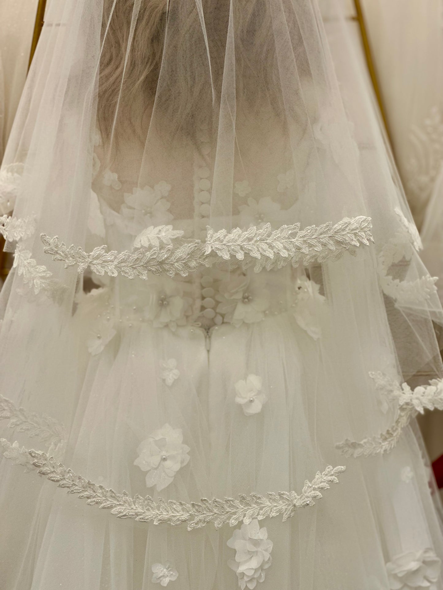 28" Veil with Floral Lace Trim
