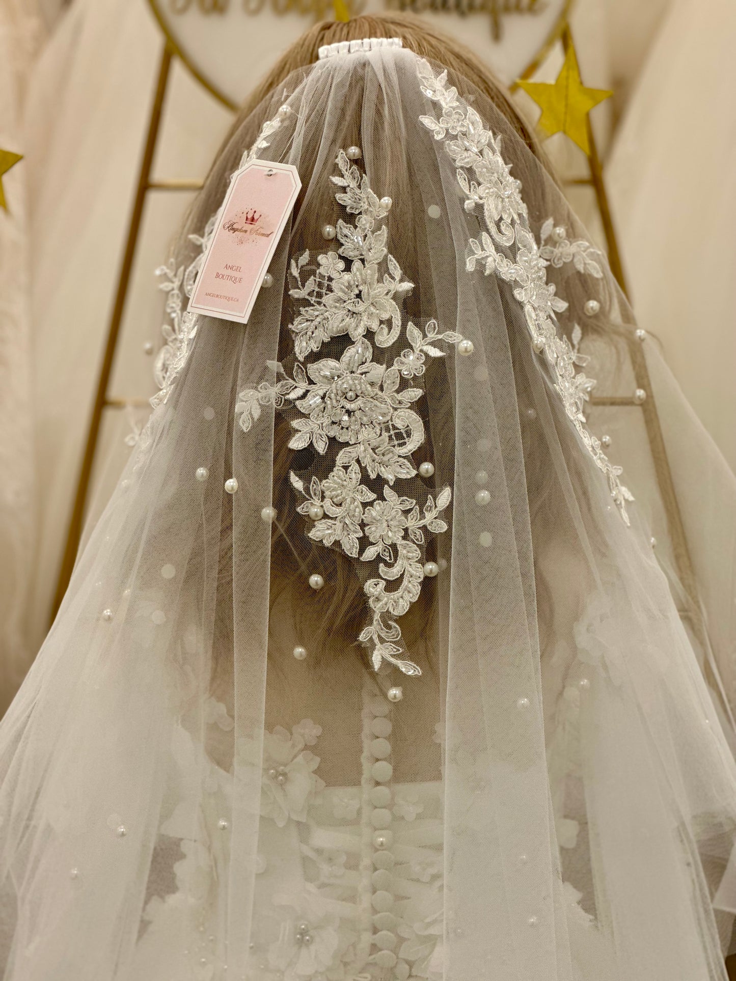 28" Veil with Floral Lace Appliqué