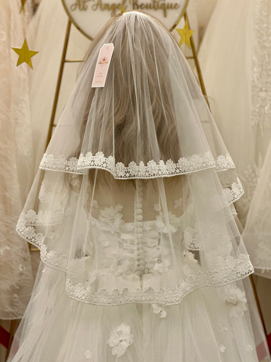 22" Veil with Lace Appliqué