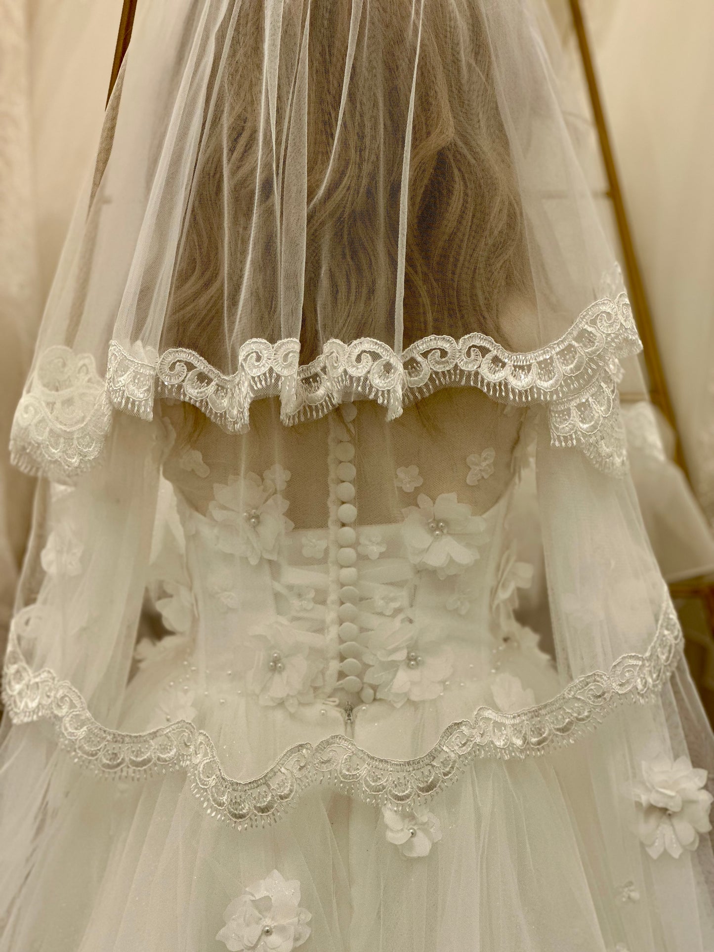 23" Veil with Lace Appliqué