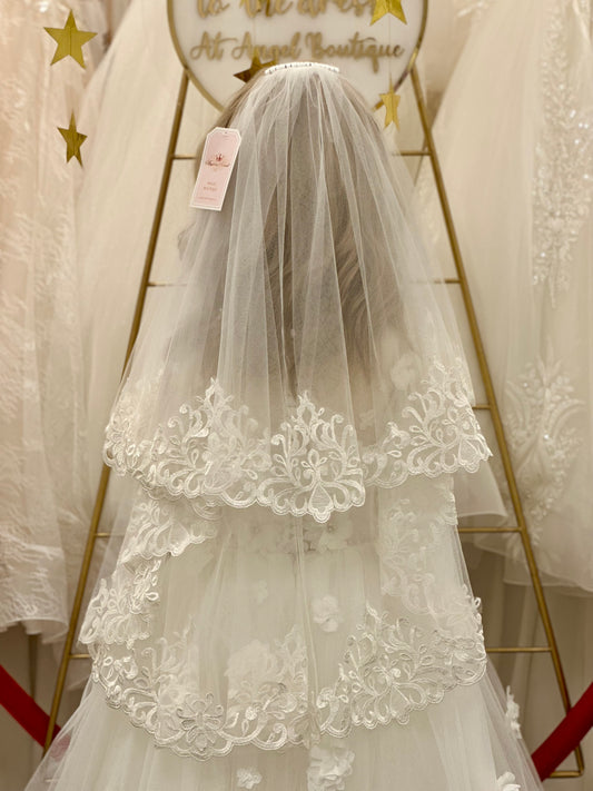29" Veil with Lace Trim