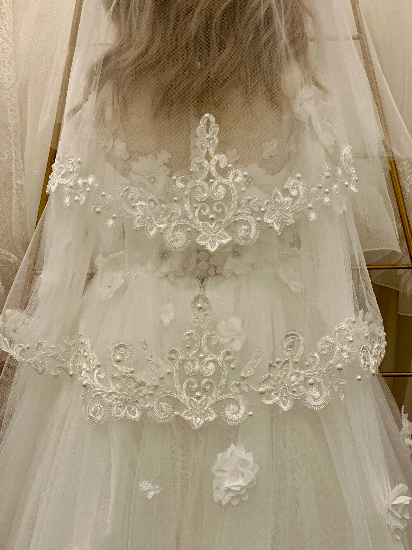 28" Veil with Pearl Lace Trim