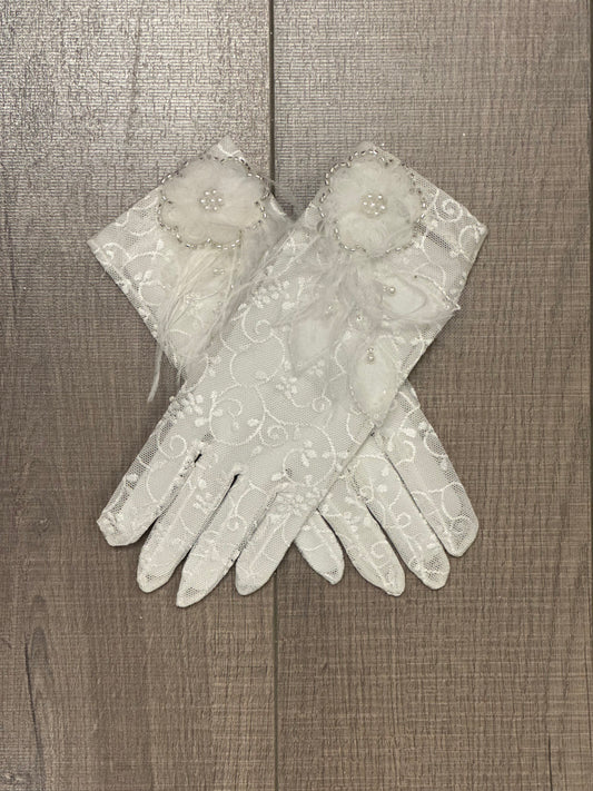 Lace Gloves with Appliqué
