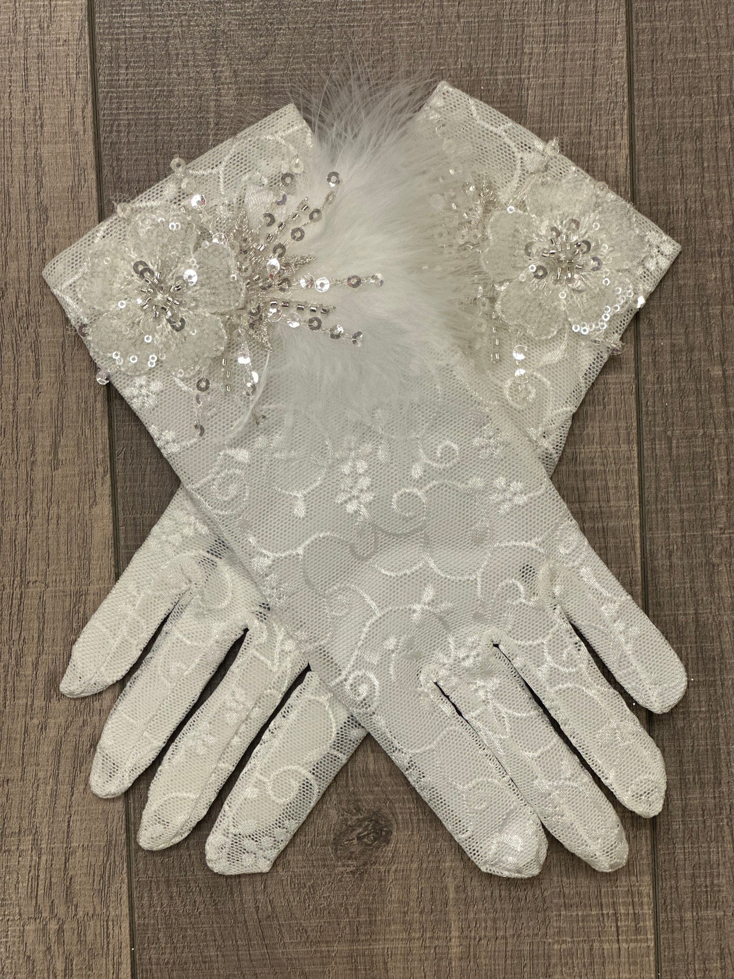 Lace Gloves with Appliqué