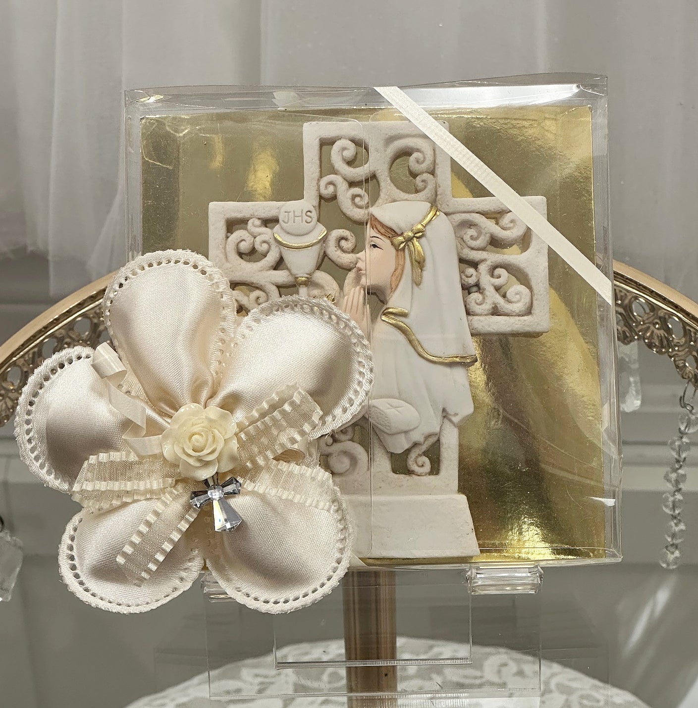 Ivory Cross w/Communion Girl Praying