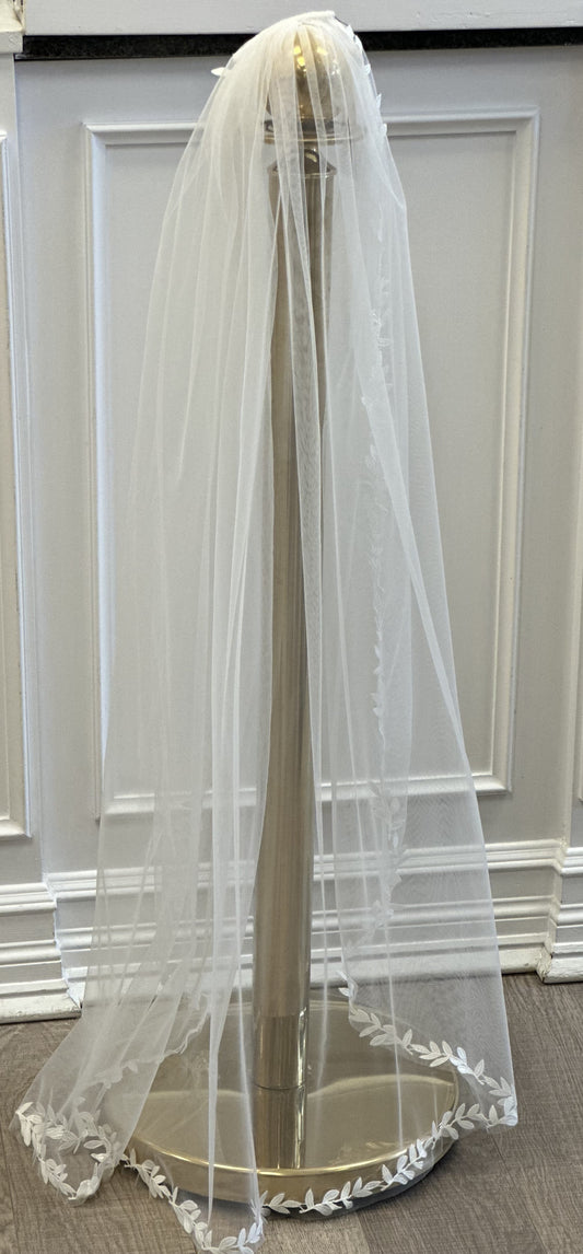 Ivory Veil w/Leaf Accent