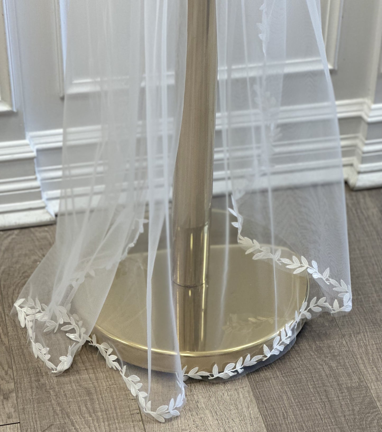 Ivory Veil w/Leaf Accent