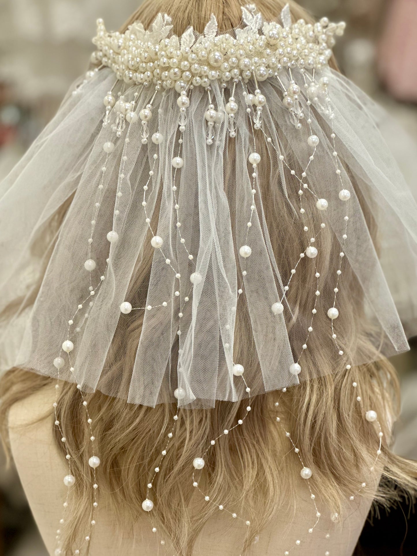 Girls Mini Veil w/Dangling Pearls