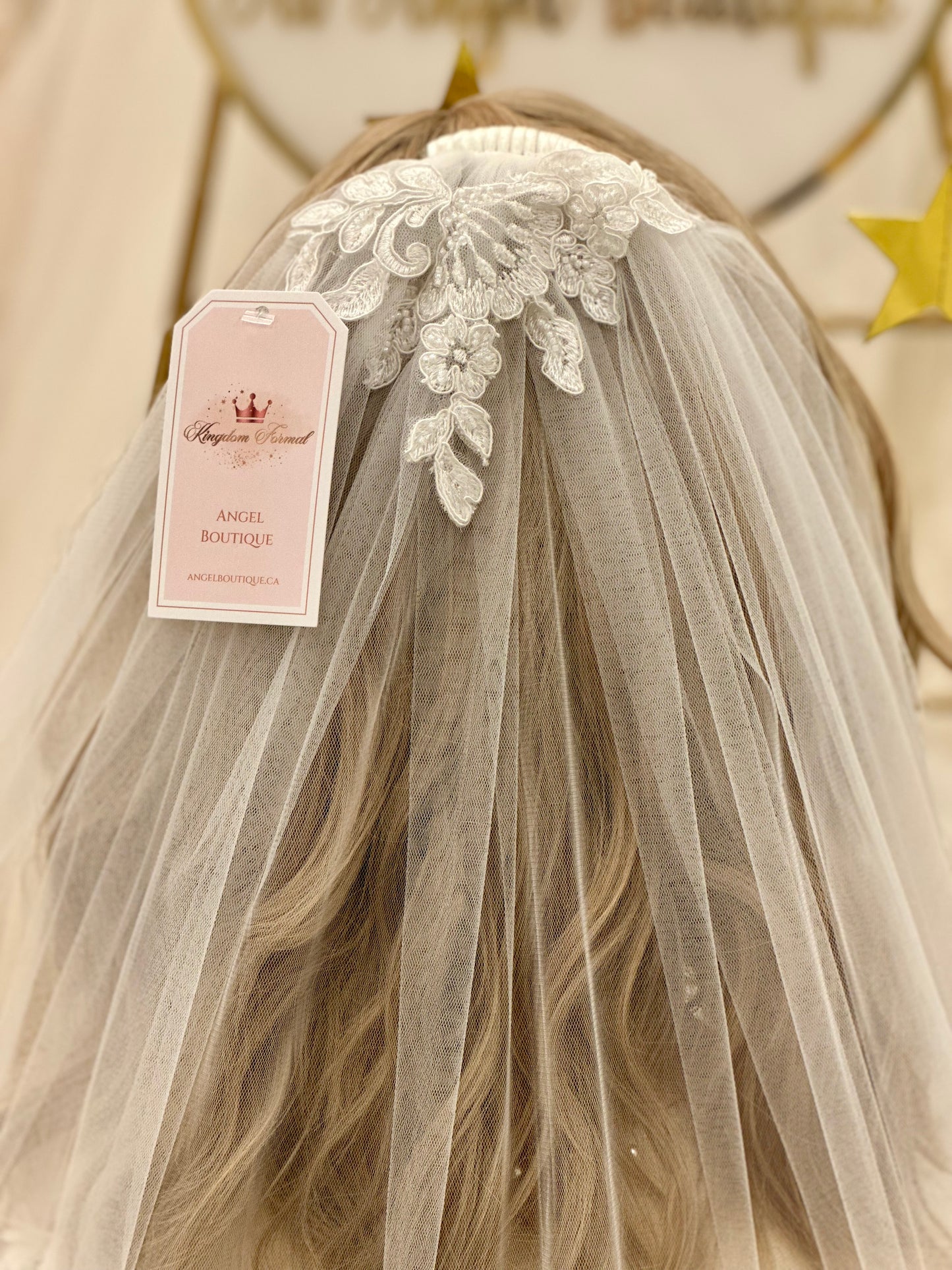 24" Veil with Lace Appliqué