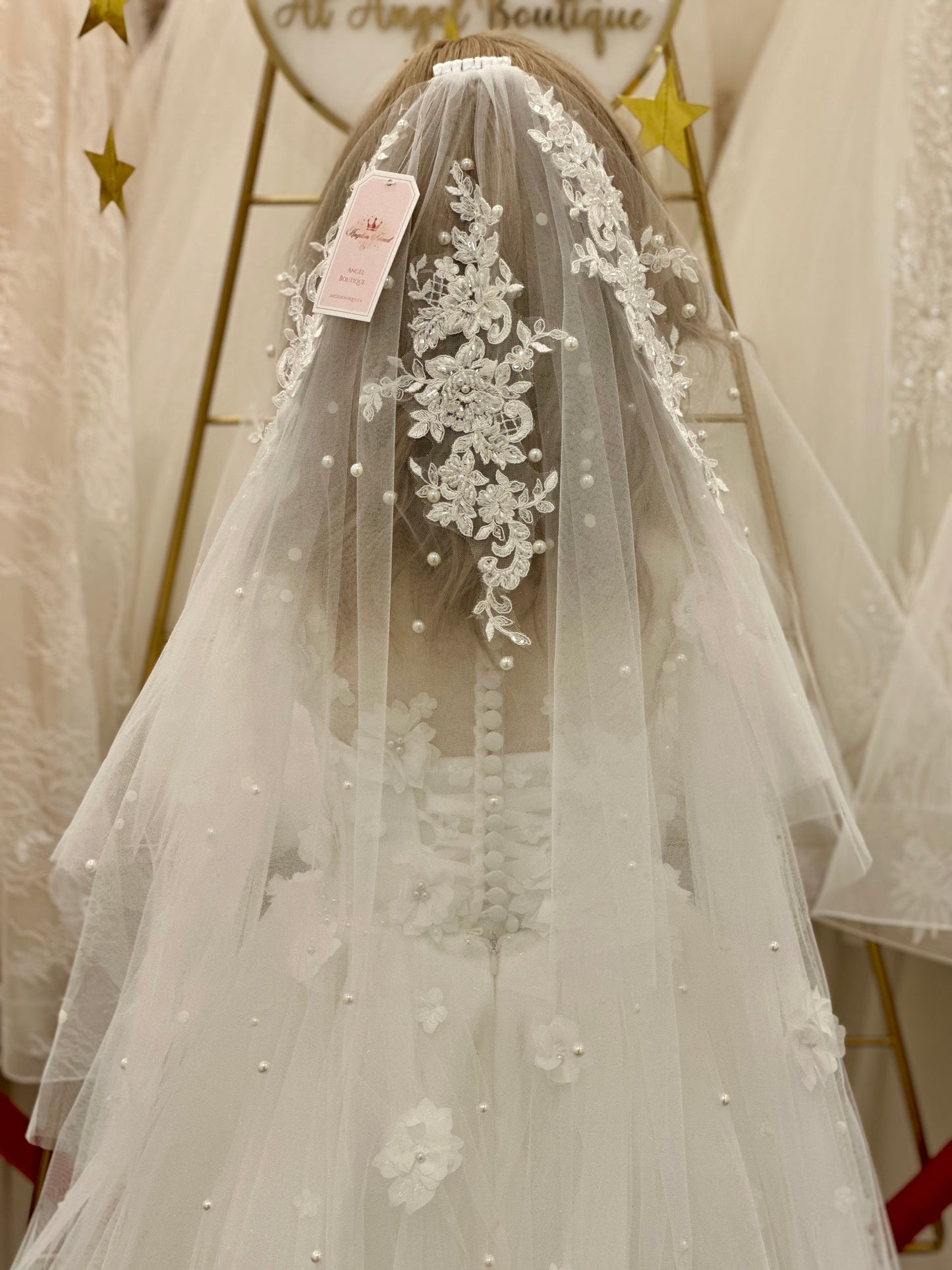 28" Veil with Floral Lace Appliqué