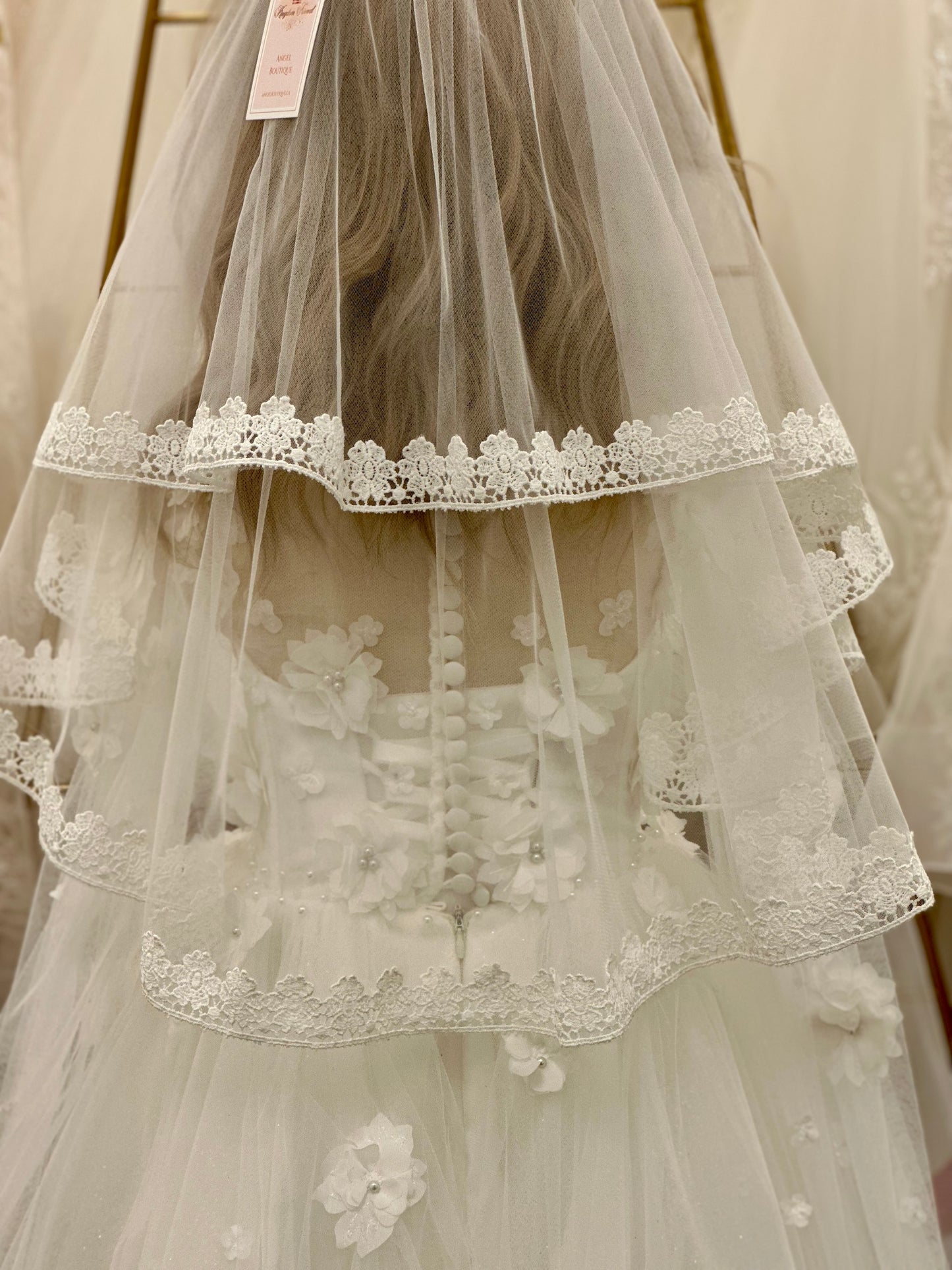 22" Veil with Lace Appliqué