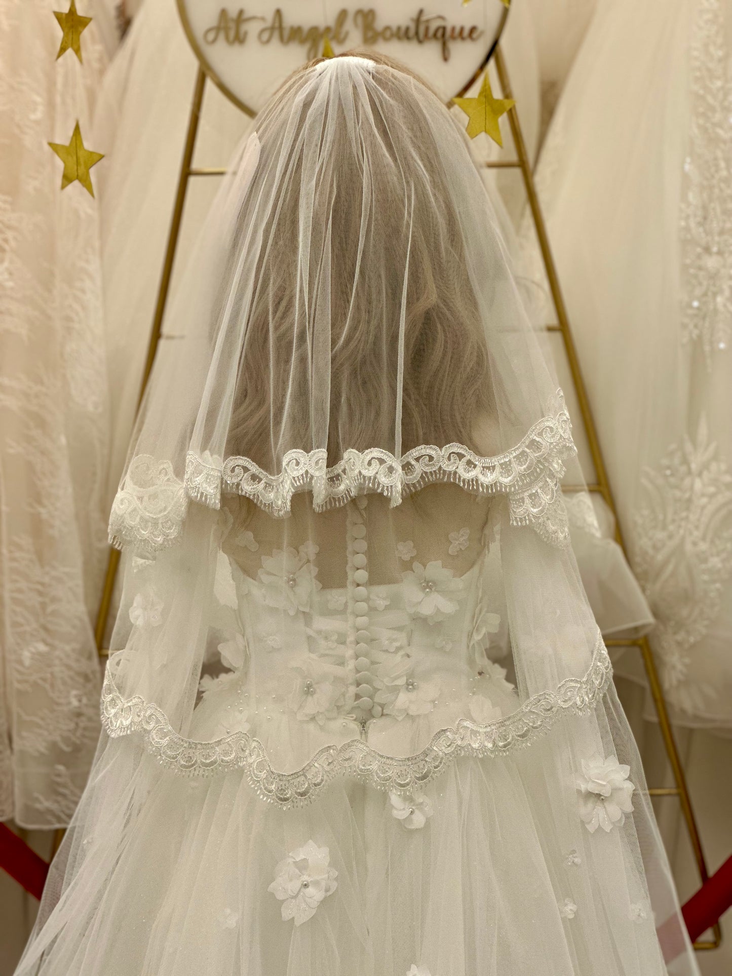 23" Veil with Lace Appliqué