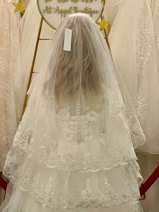 Ivory Veil with Lace Edge
