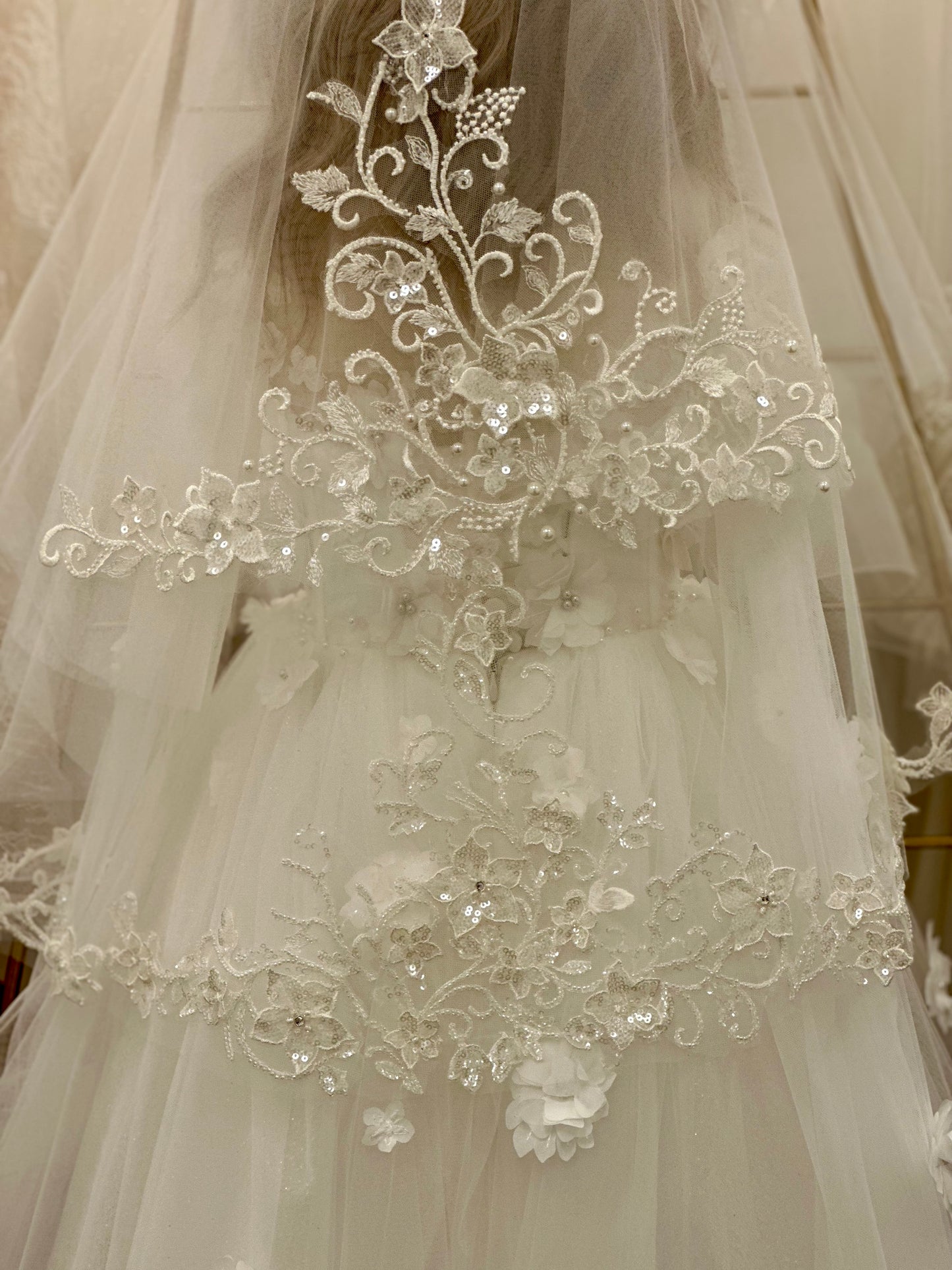 28" Veil with Floral Appliqué