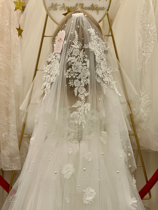 29" Veil with Pearls, Applique