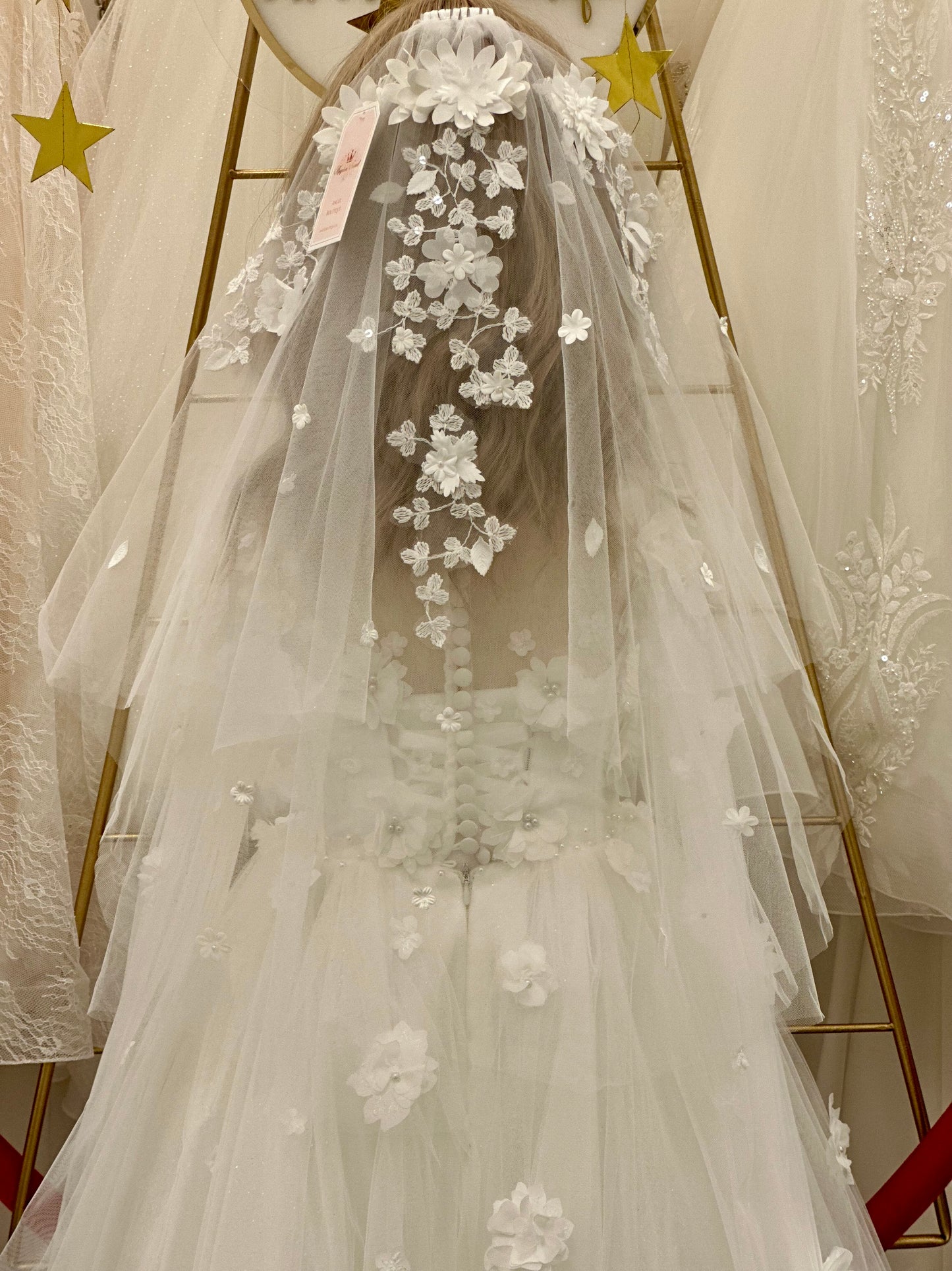 27" Veil with Floral Appliqué