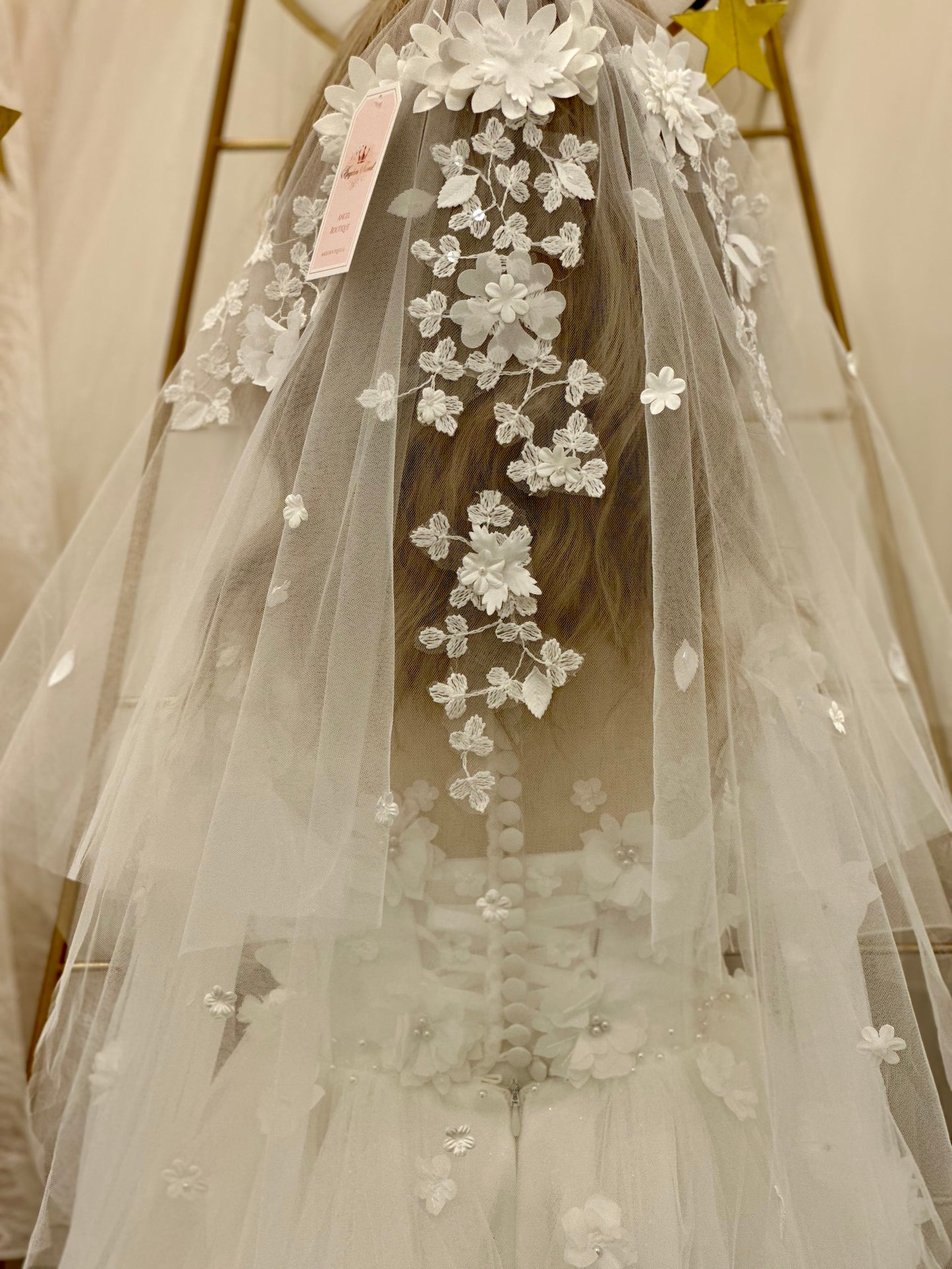 27" Veil with Floral Appliqué