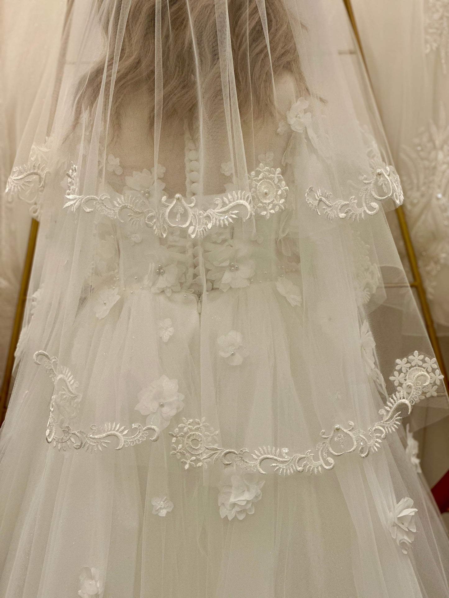 29" Veil with Lace Appliqué