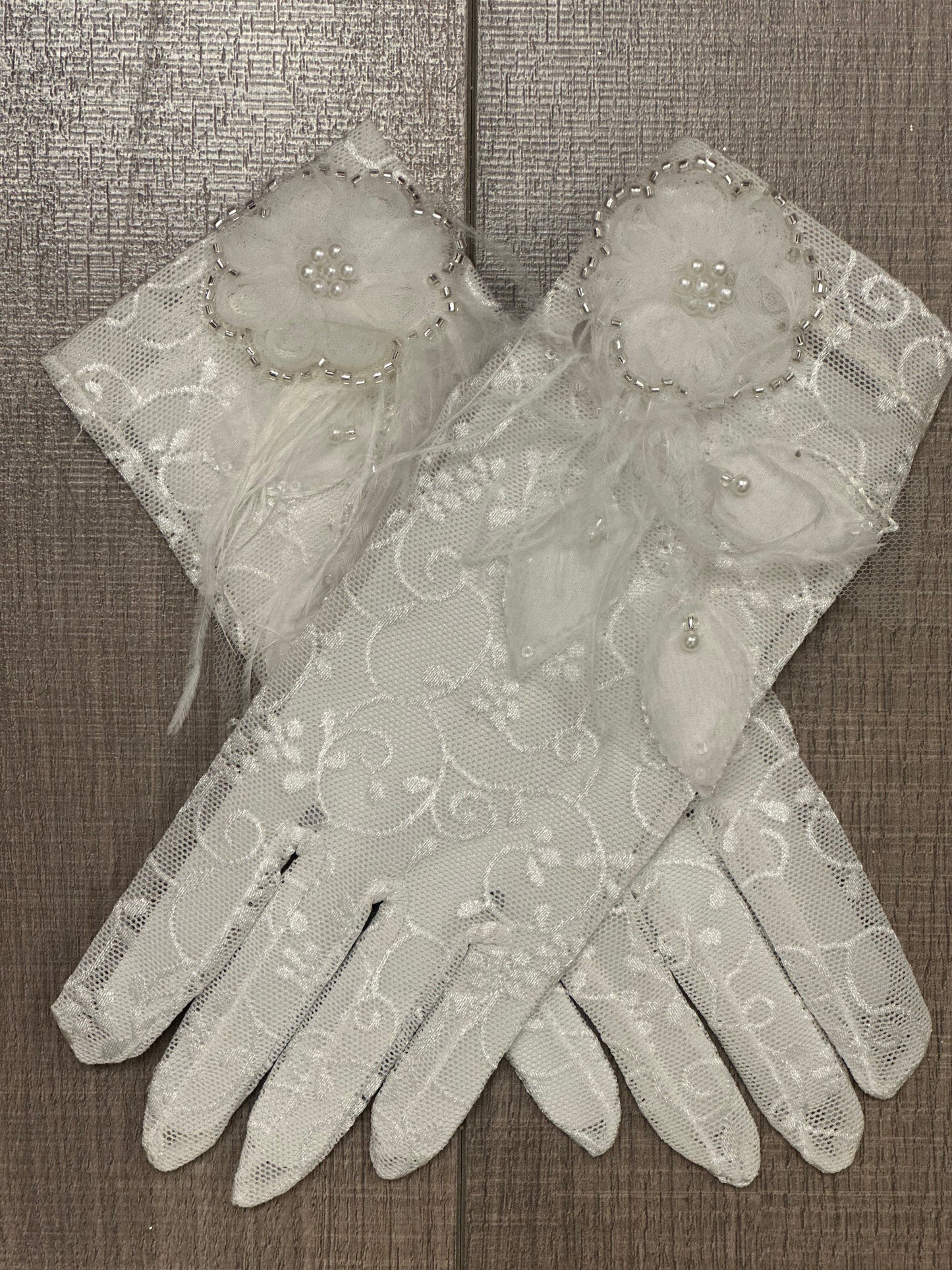 Lace Gloves with Appliqué