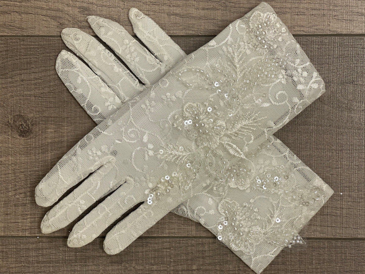 Lace Gloves with Appliqué