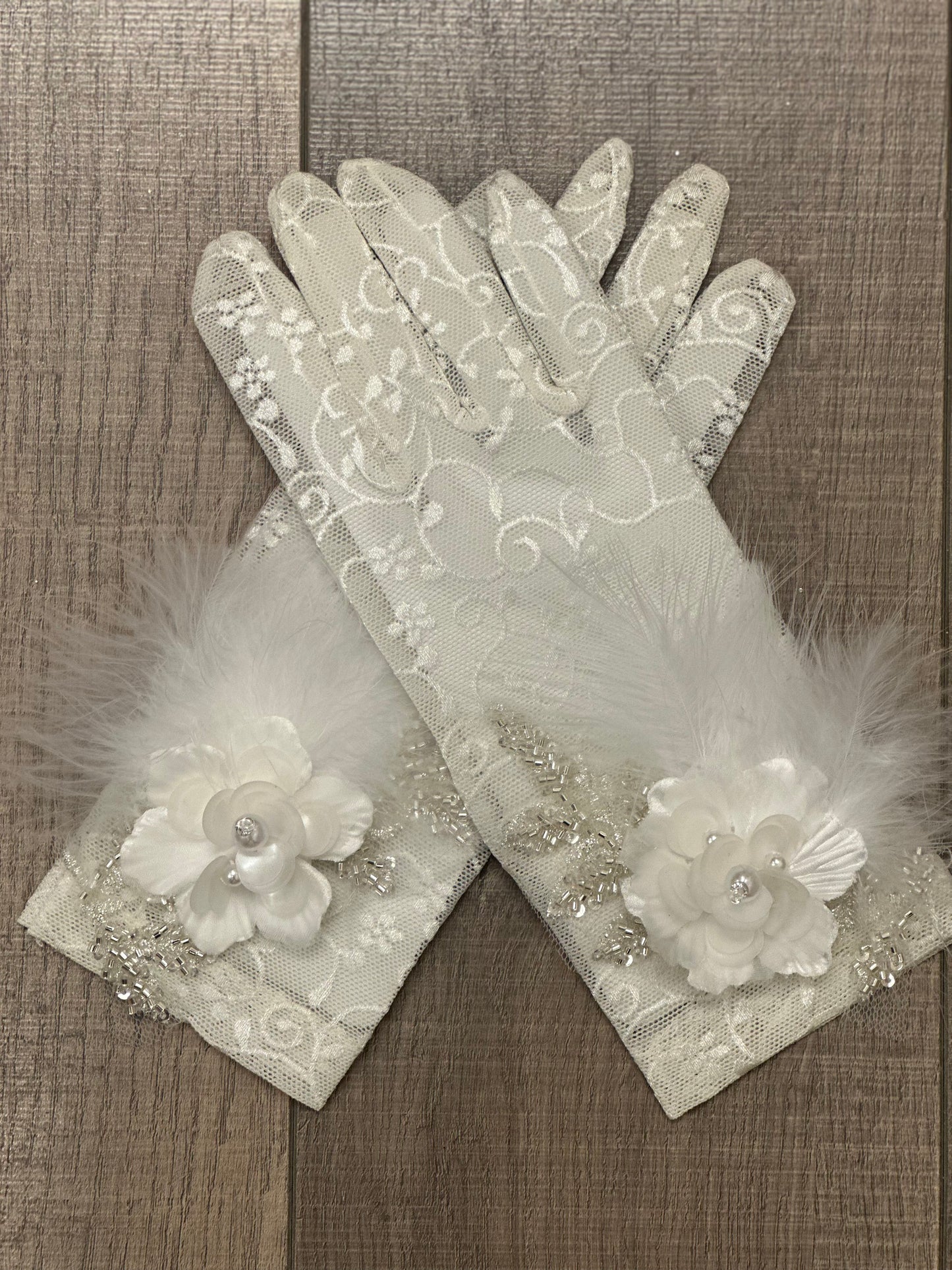 Lace Gloves with Appliqué