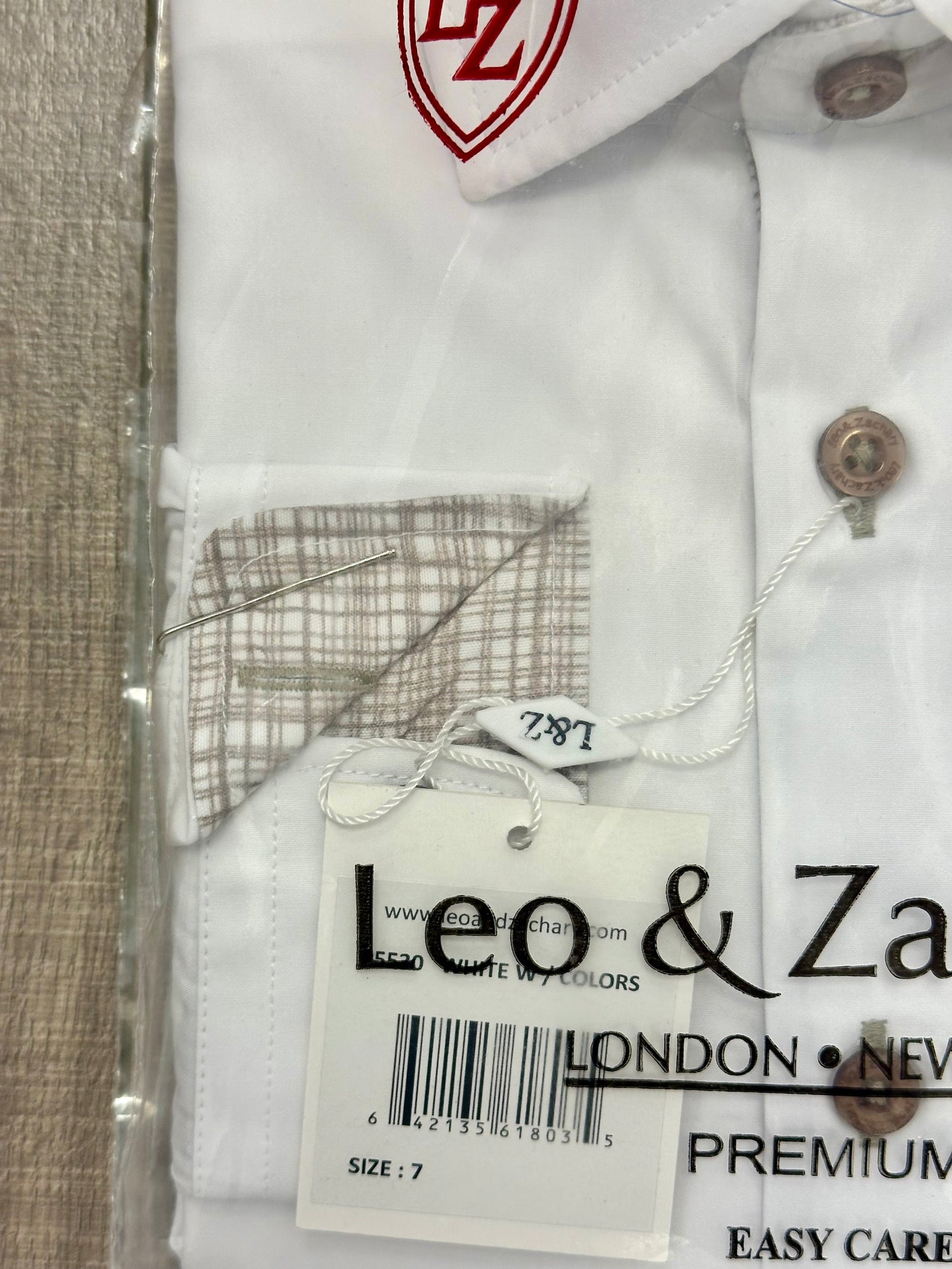 Leo & Zachary White Dress Shirt w/Brown Buttons